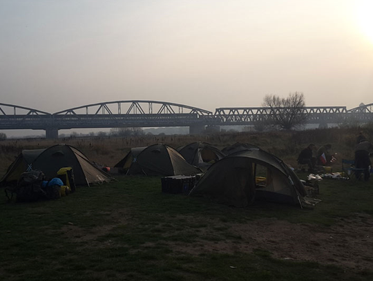 (ZDJĘCIA) Żołnierze Formozy i weterani rozbili obóz pod Tczewem. Spływali Wisłą do Gdyni