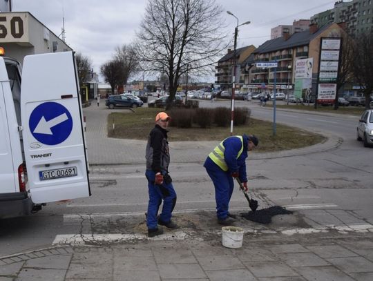 Zima dopiekła drogowcom... Setki tysięcy więcej na naprawy i zimowe utrzymanie