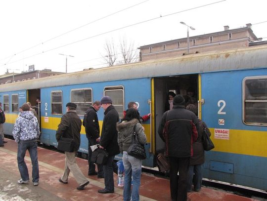 Zmiany w rozkładzie jazdy pociągów PKP i SKM. Już w ten weekend! 