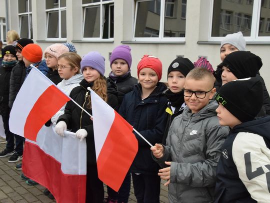 [ZOBACZ WIDEO] !! Dzieci z tczewskiej DZIESIĄTKI. Całą szkołą, wspólnie zaśpiewały Mazurka Dąbrowskiego