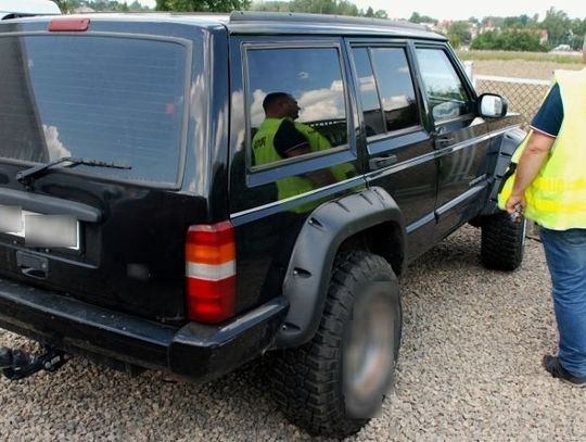 Zostawił auto przed bramkami A1 w Swarożynie i poszedł pieszo autostradą! Był pijany, skończył w kajdankach!