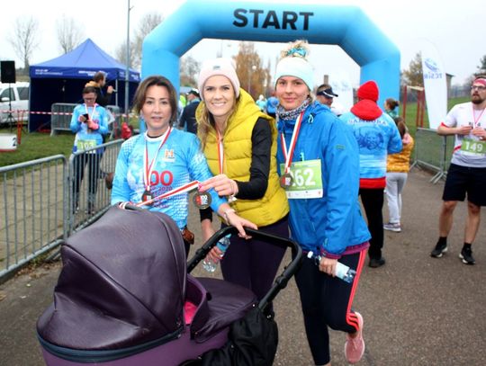 Zwycięzca XXX Biegu Sambora w Tczewie – Andrzej Rogiewicz. Tłum biegaczy w maratonie, a na mecie podium i zupa dyniowa!