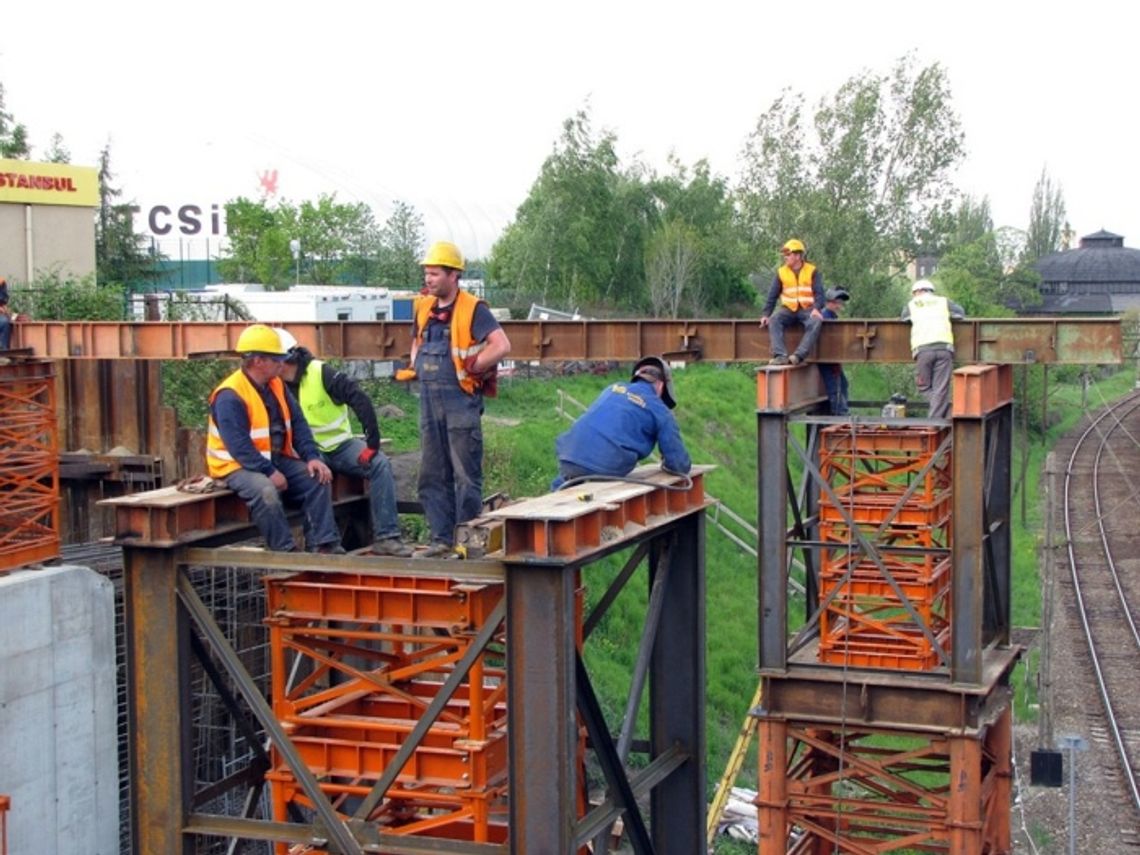 3 miesiące zwłoki w budowie wiaduktu - do sądu po karę dla winnych opóżnienia? 3 miesiące zwłoki w budowie wiaduktu - do sądu po karę dla winnych opóżnienia?