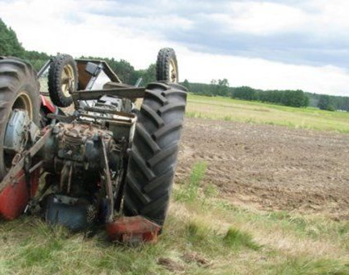 30-latek przygnieciony przez ciągnik! Blisko tragedii 30-latek przygnieciony przez ciągnik! Blisko tragedii
