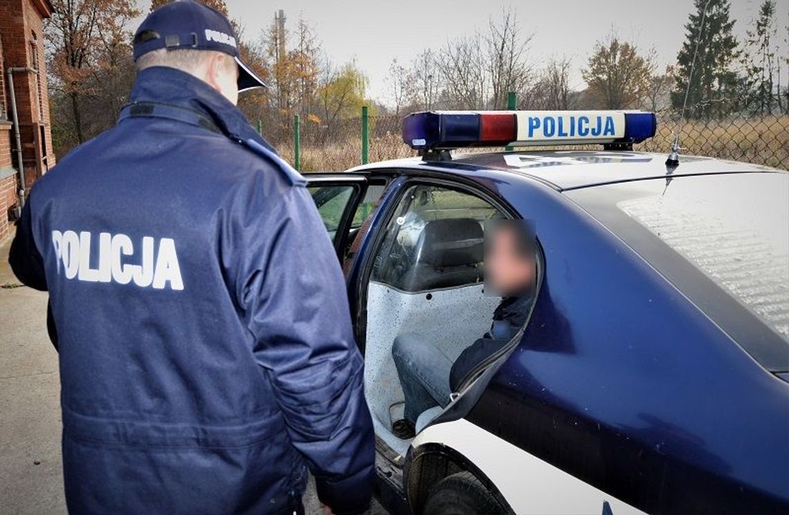 35-latek z Tczewa próbował płacić za zakupy kradzioną kartą bankomatową 35-latek z Tczewa próbował płacić za zakupy kradzioną kartą bankomatową