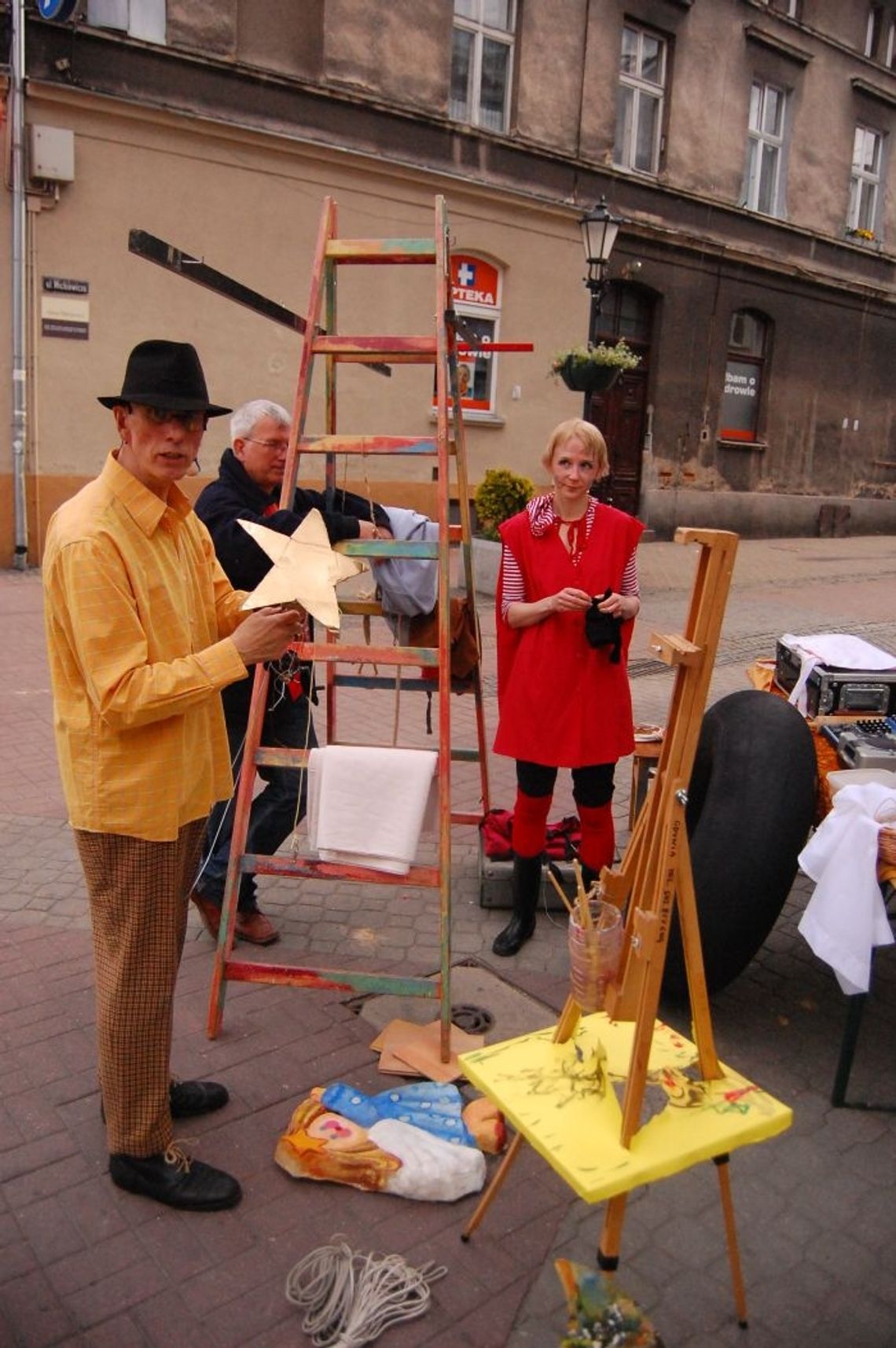 50 kramów podczas Pchlego Targu 50 kramów podczas Pchlego Targu