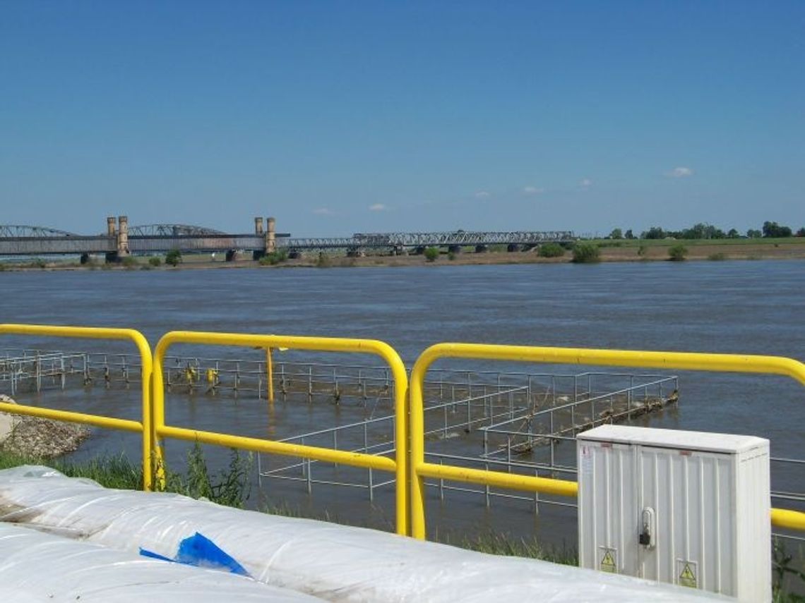 708 cm wody w Wiśle - wprowadzono stan pogotowia przeciwpowodziowego