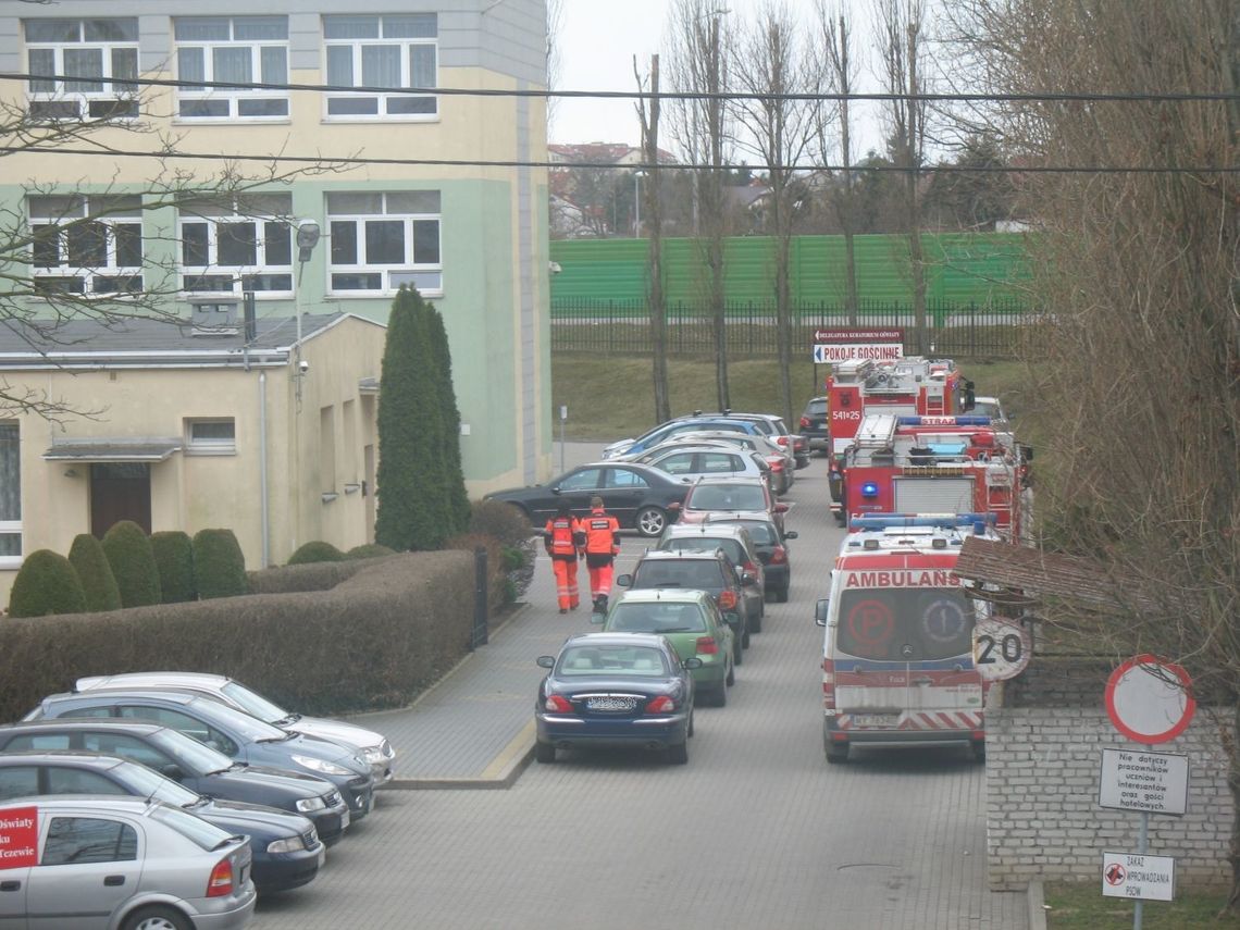 AKTUALIZACJA. Jednostka chemiczna z Gdyni pracuje na terenie ZSE. Jedna osoba zabrana do szpitala AKTUALIZACJA. Jednostka chemiczna z Gdyni pracuje na terenie ZSE. Jedna osoba zabrana do szpitala