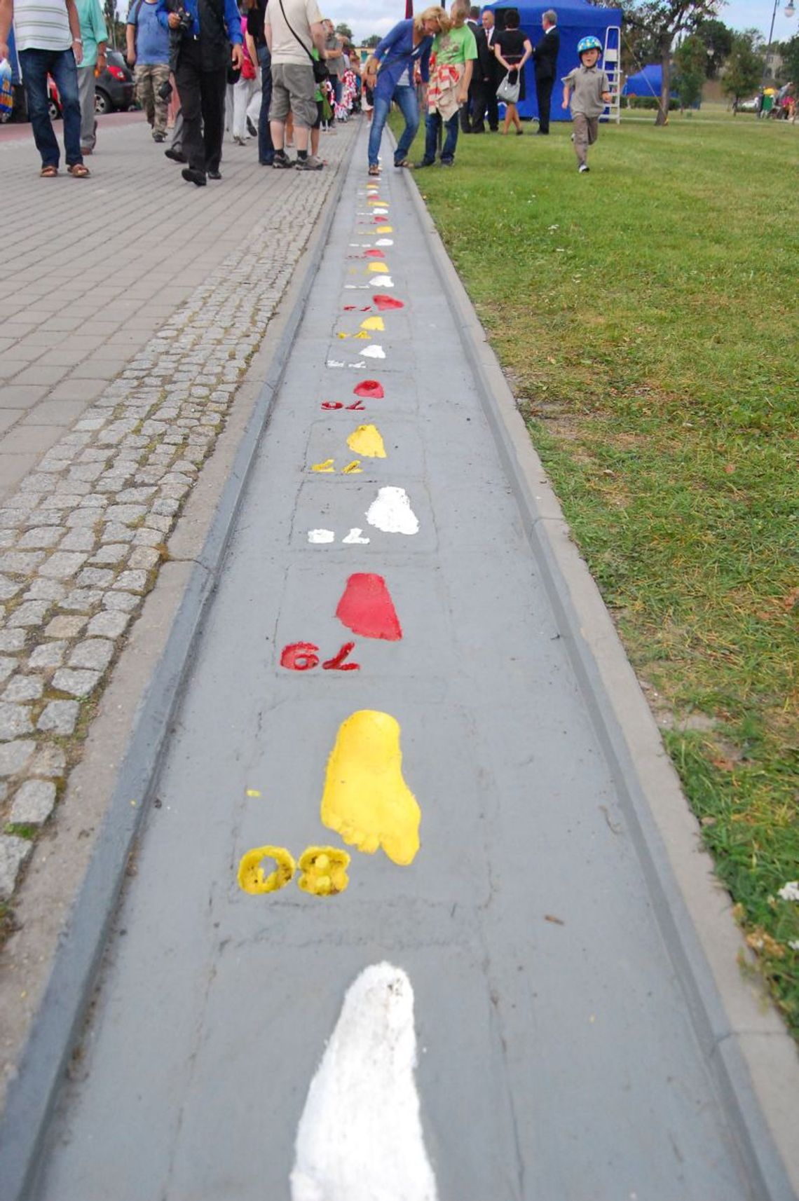 Aleja mieszkańców - 102 odciski stóp Aleja mieszkańców - 102 odciski stóp