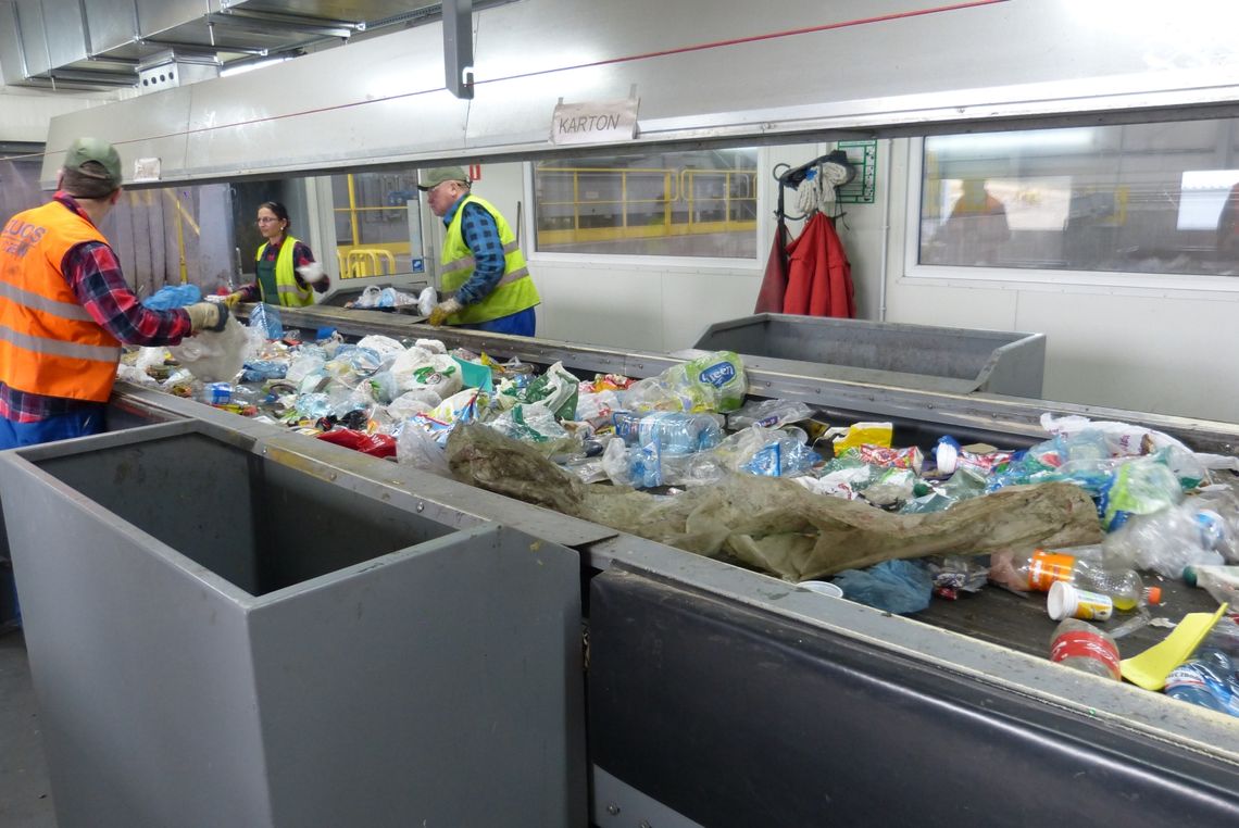 Amunicja i dmuchana lalka, czyli co wyrzucamy do śmieci?