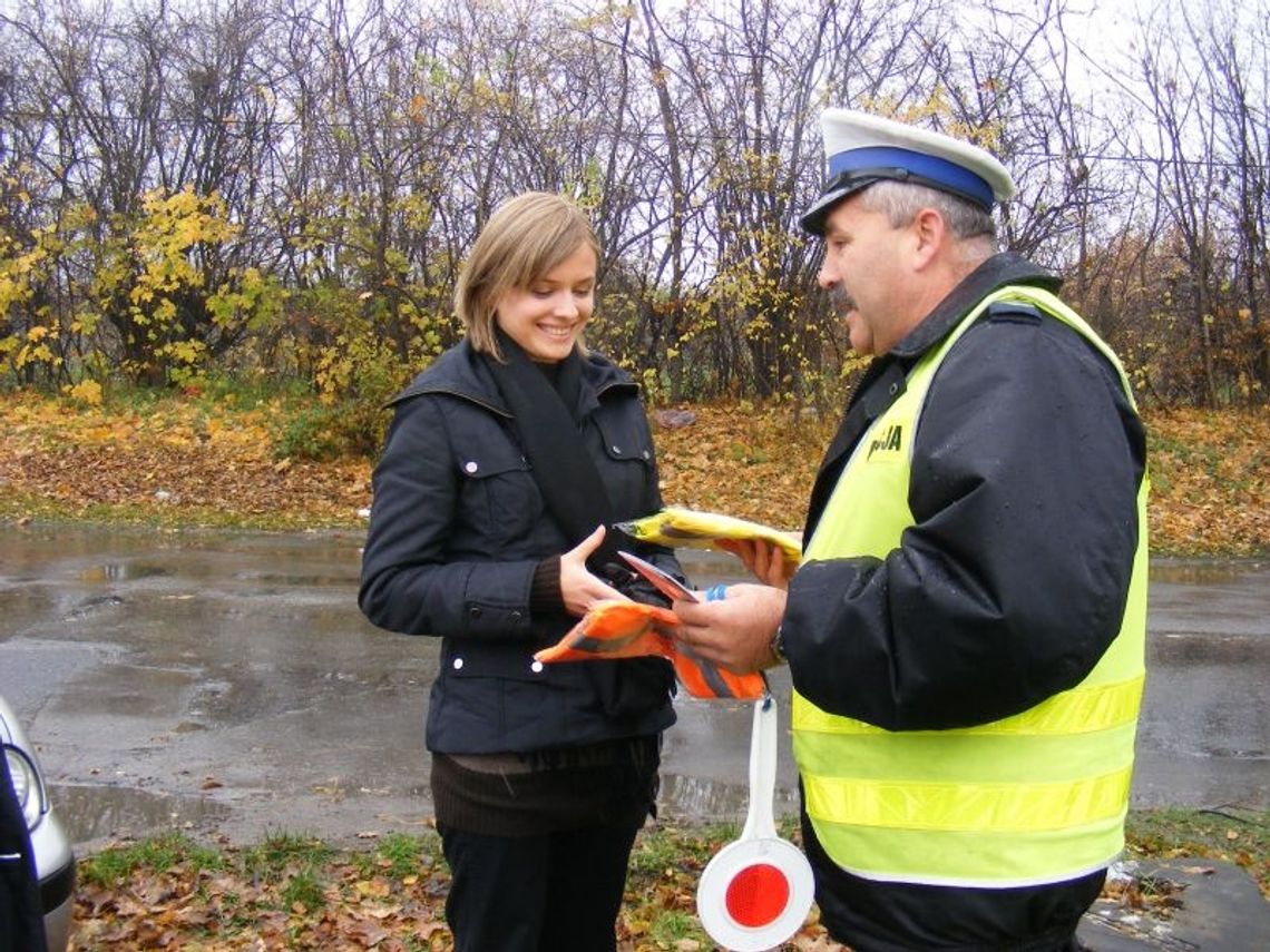 Apel do pieszych: nośmy odblaski! Apel do pieszych: nośmy odblaski!