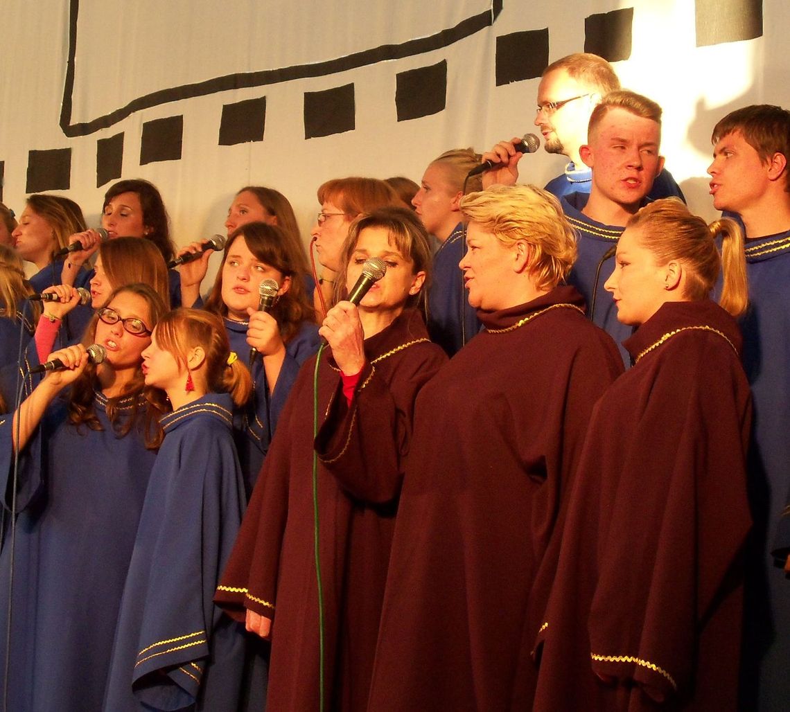 Aplauz nadkompletu publiczności Aplauz nadkompletu publiczności