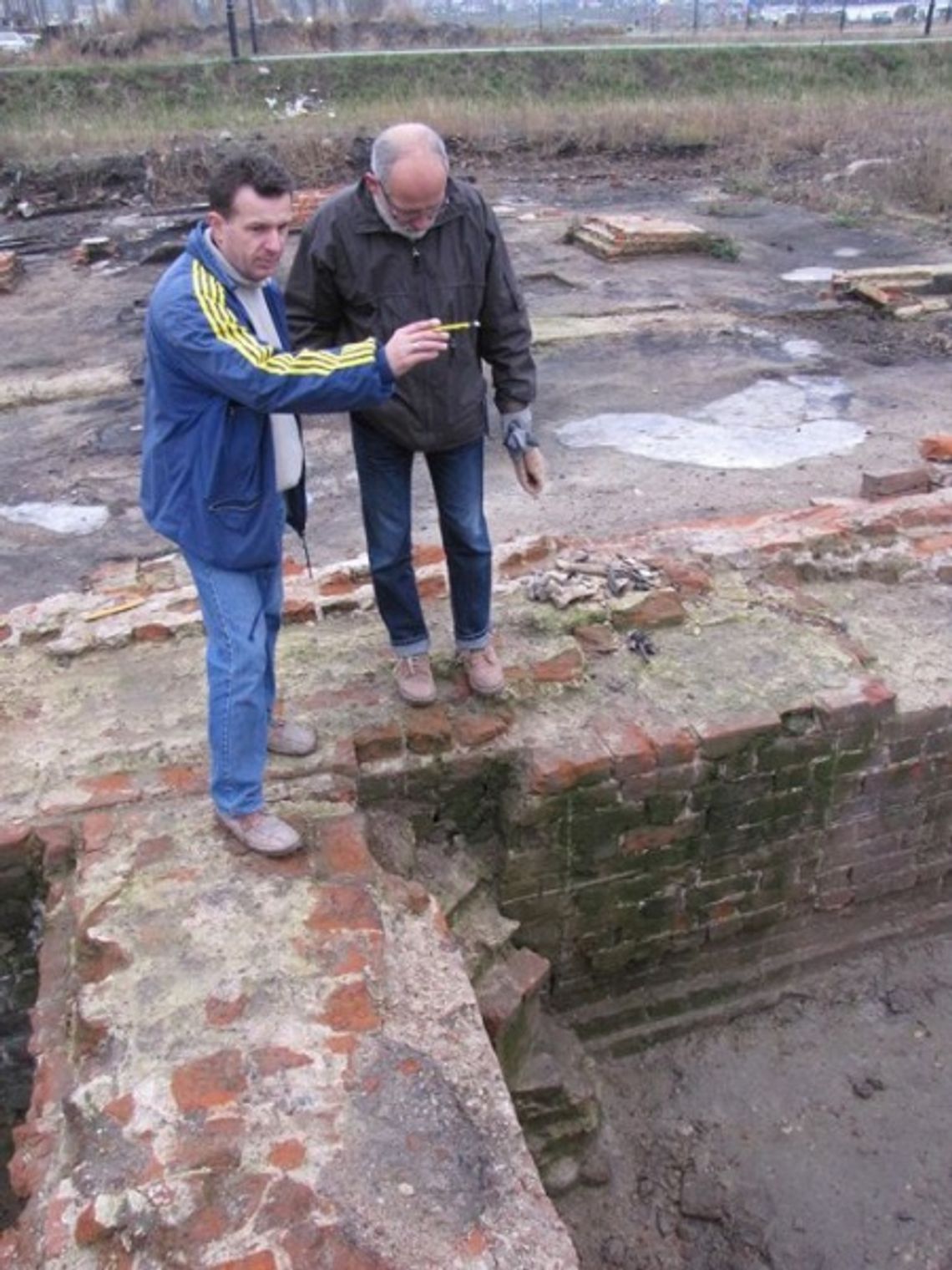 Archeologiczny „ból głowy” władz - gotyckie mury czekają na konkrety Archeologiczny „ból głowy” władz - gotyckie mury czekają na konkrety