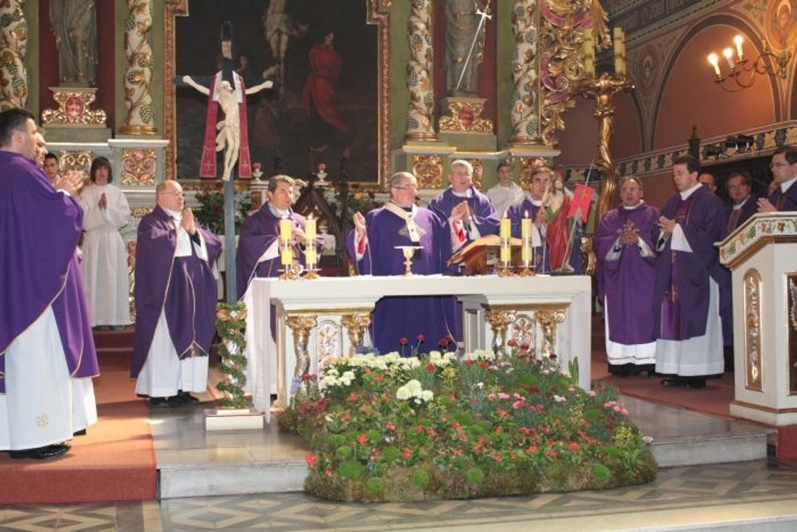 Arcybiskup Głódź w farze Arcybiskup Głódź w farze