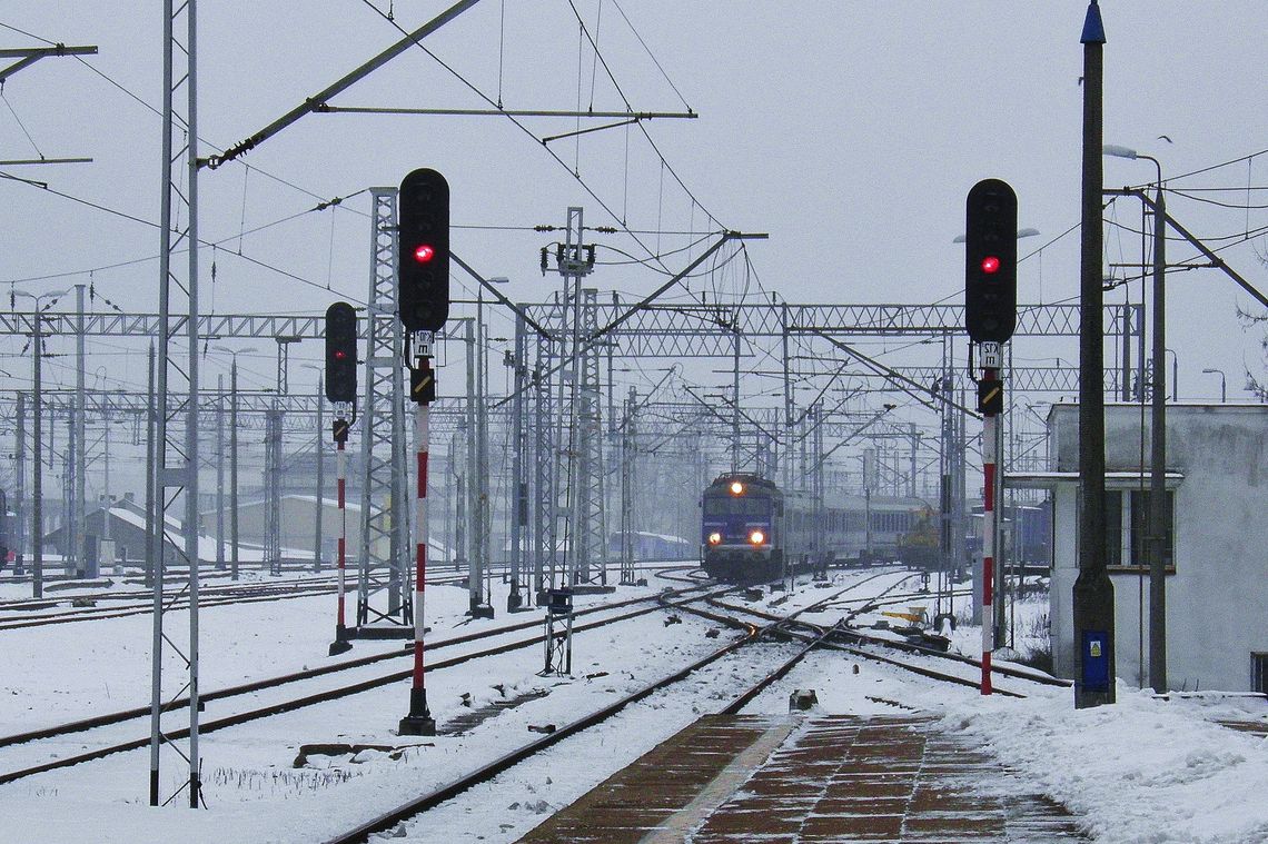 Atak zimy. Spore opóźnienia pociągów. Jeden zepsuł się w Miłobądzu