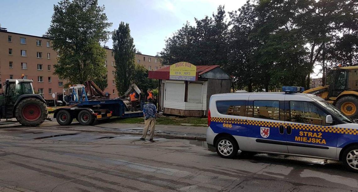 Awantura i interwencja policji przy al. Zwycięstwa. Najemca bronił kiosku do ostatniej chwili Awantura i interwencja policji przy al. Zwycięstwa. Najemca bronił kiosku do ostatniej chwili