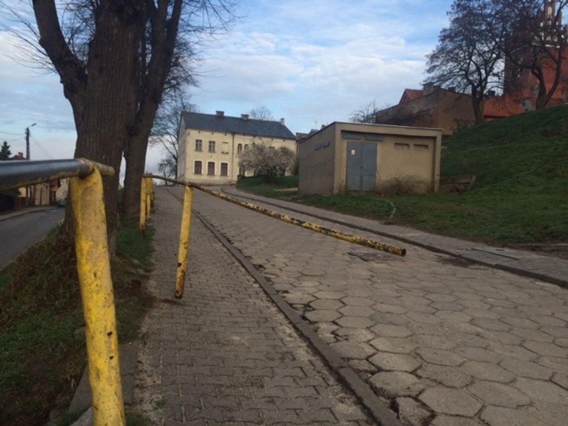 Balustrada jak dzida. Zamiast zabezpieczać, zagrażała bezpieczeństwu Balustrada jak dzida. Zamiast zabezpieczać, zagrażała bezpieczeństwu