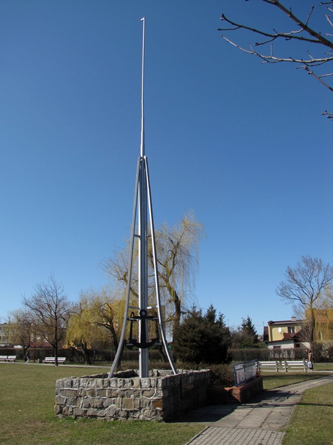 Bandera nad miastem – na pamiątkę powstania Szkoły Morskiej 