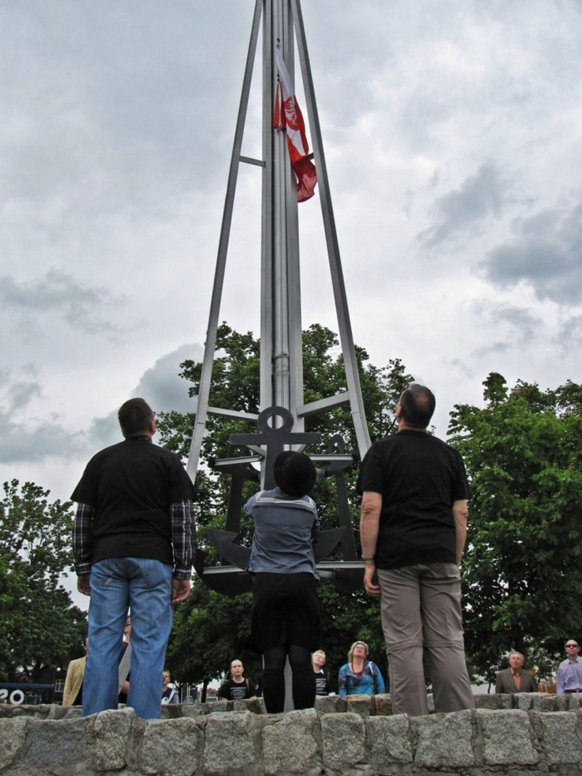 Bandera nad osiedlem. 92. rocznica powstania Szkoły Morskiej w Tczewie Bandera nad osiedlem. 92. rocznica powstania Szkoły Morskiej w Tczewie