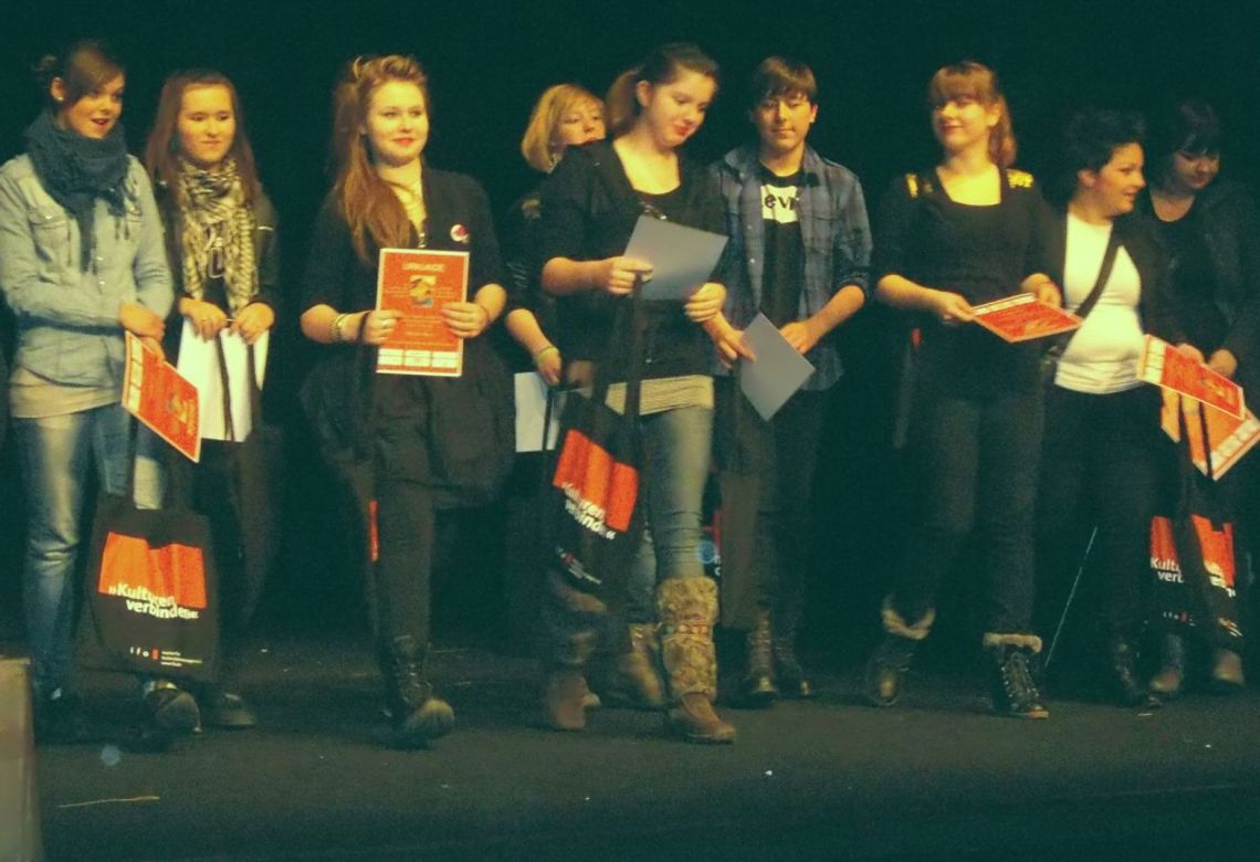 Barwna i przebojowa „Dwójka”. Uczniowie z Tczewa w teatrze po niemiecku Barwna i przebojowa „Dwójka”. Uczniowie z Tczewa w teatrze po niemiecku