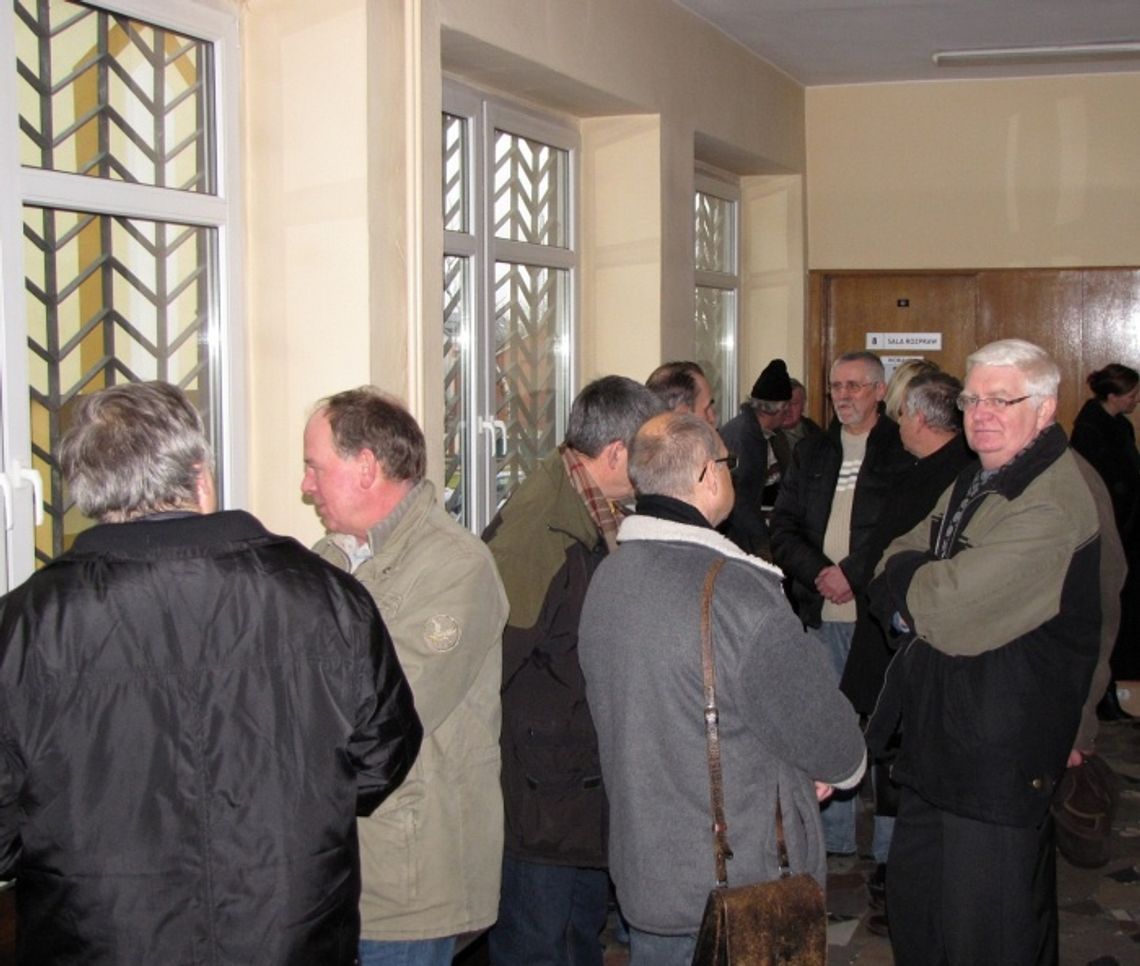 Batalia o zaległe pensje trwa. Sprawa stoczniowców znowu przed obliczem Temidy Batalia o zaległe pensje trwa. Sprawa stoczniowców znowu przed obliczem Temidy