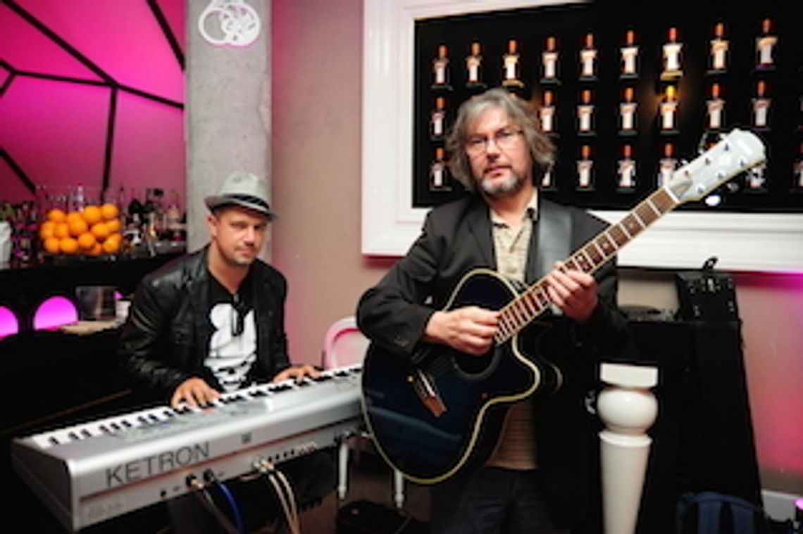 Bluesowo na pl. Hallera Bluesowo na pl. Hallera