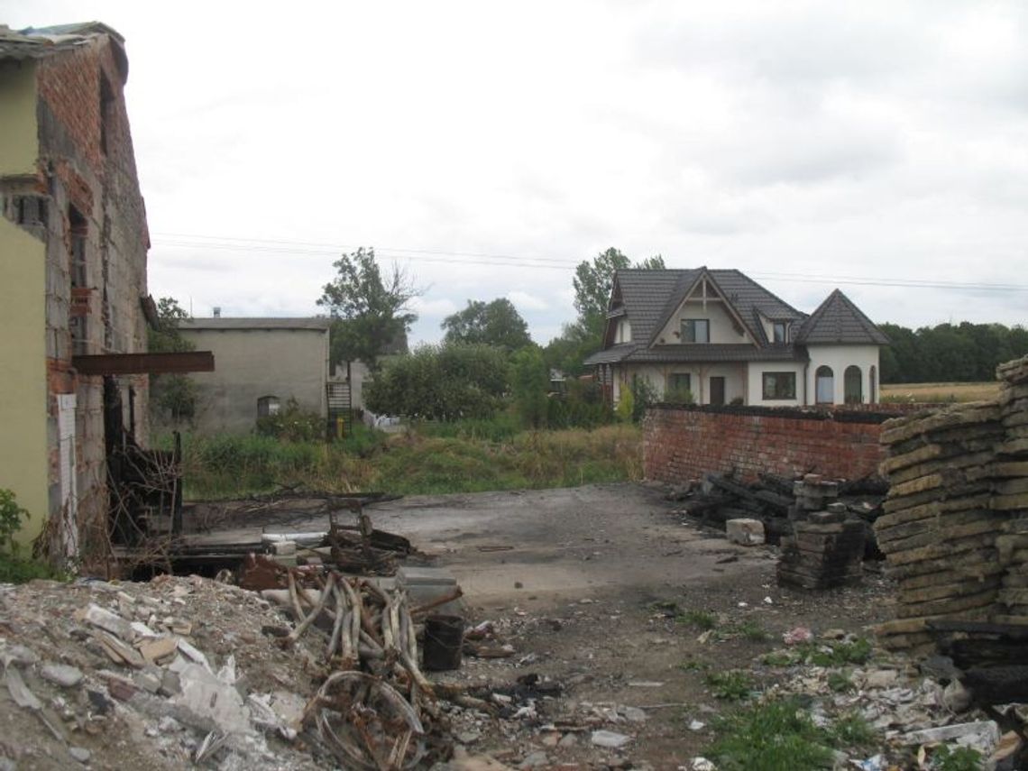 Bohater z wesela uratował życie kobiety. Kto podpalił stodołę? Bohater z wesela uratował życie kobiety. Kto podpalił stodołę?