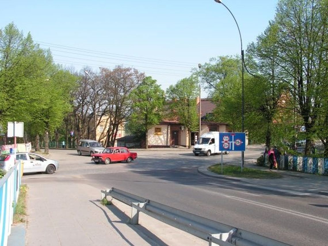 „Bombowy” klient w sklepie. Ukradł towar za 30 zł, wstrzymał ruch... nawet pociągów