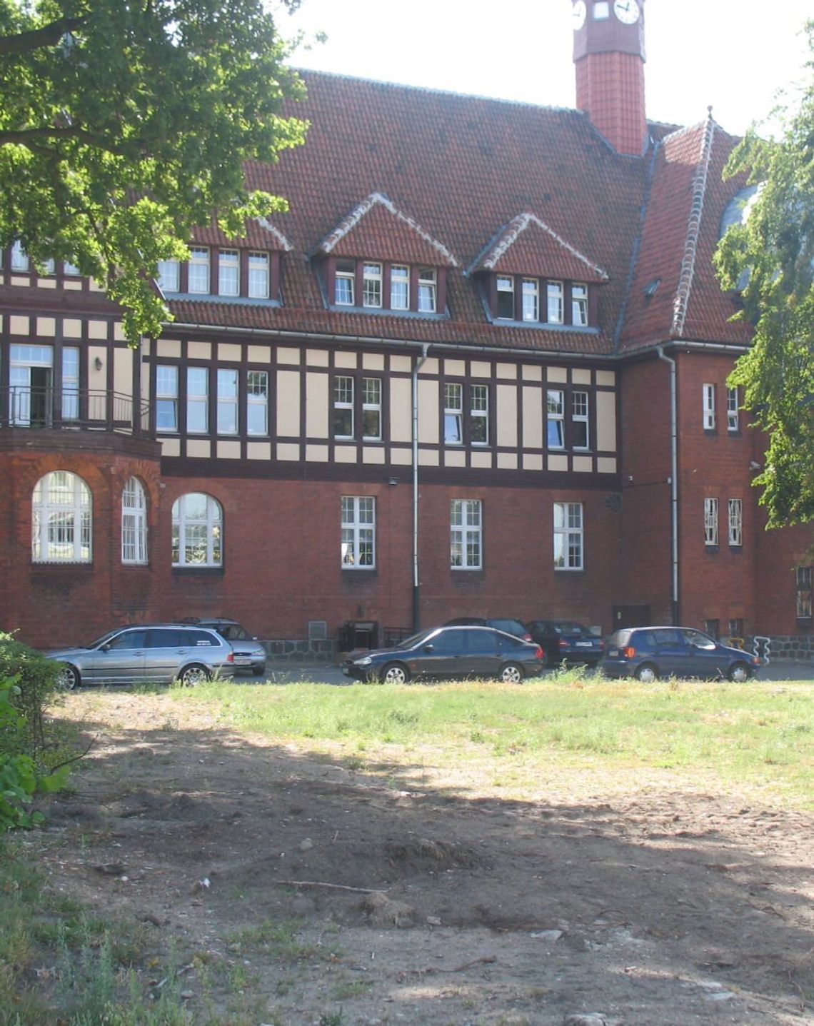 Budowa parkingu w centrum zagrożona. Drzewa wycięte a inwestycja stoi w miejscu Budowa parkingu w centrum zagrożona. Drzewa wycięte a inwestycja stoi w miejscu