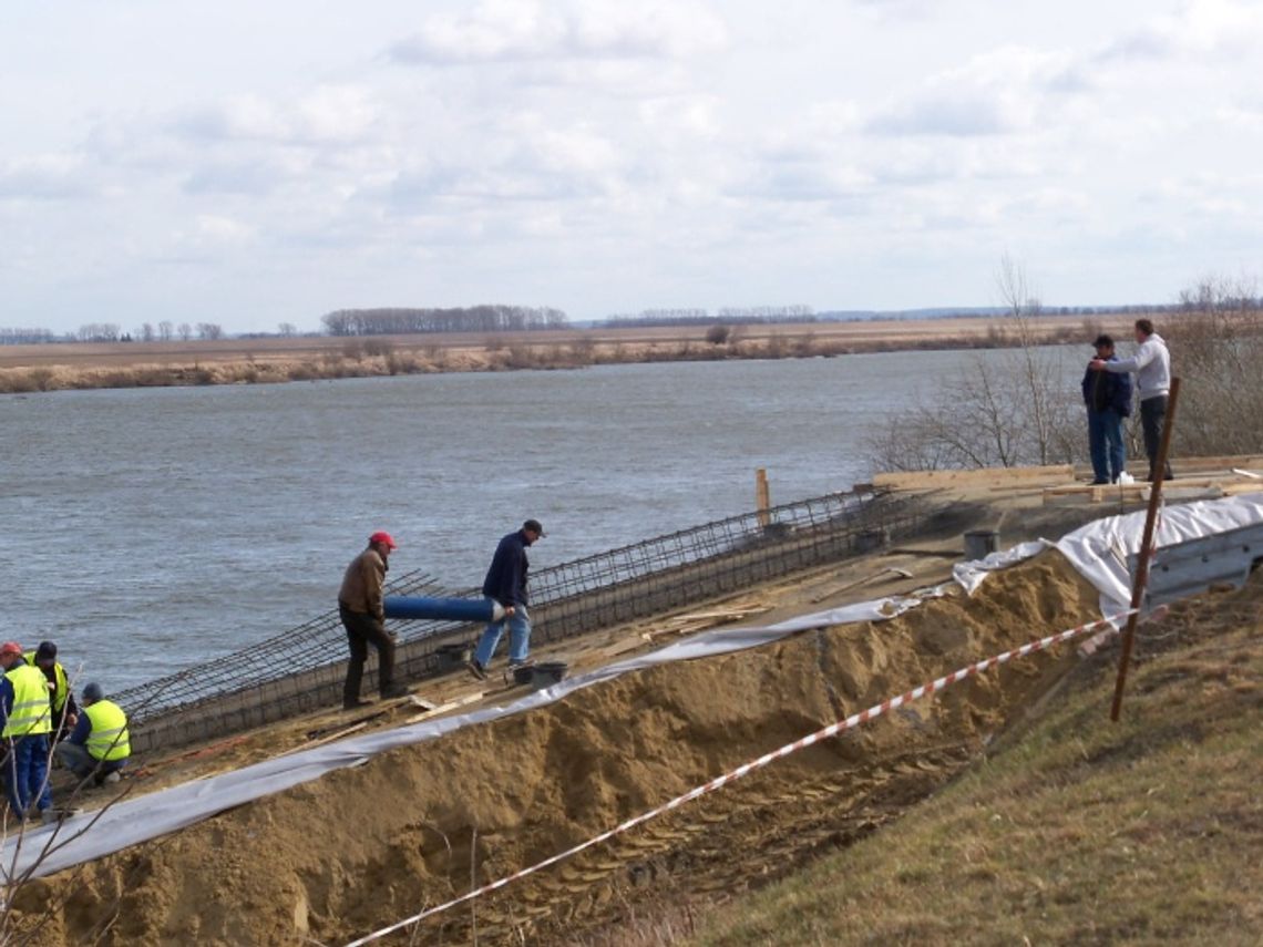 Budowa pomostów cumowniczych – Pętla Żuławska Budowa pomostów cumowniczych – Pętla Żuławska