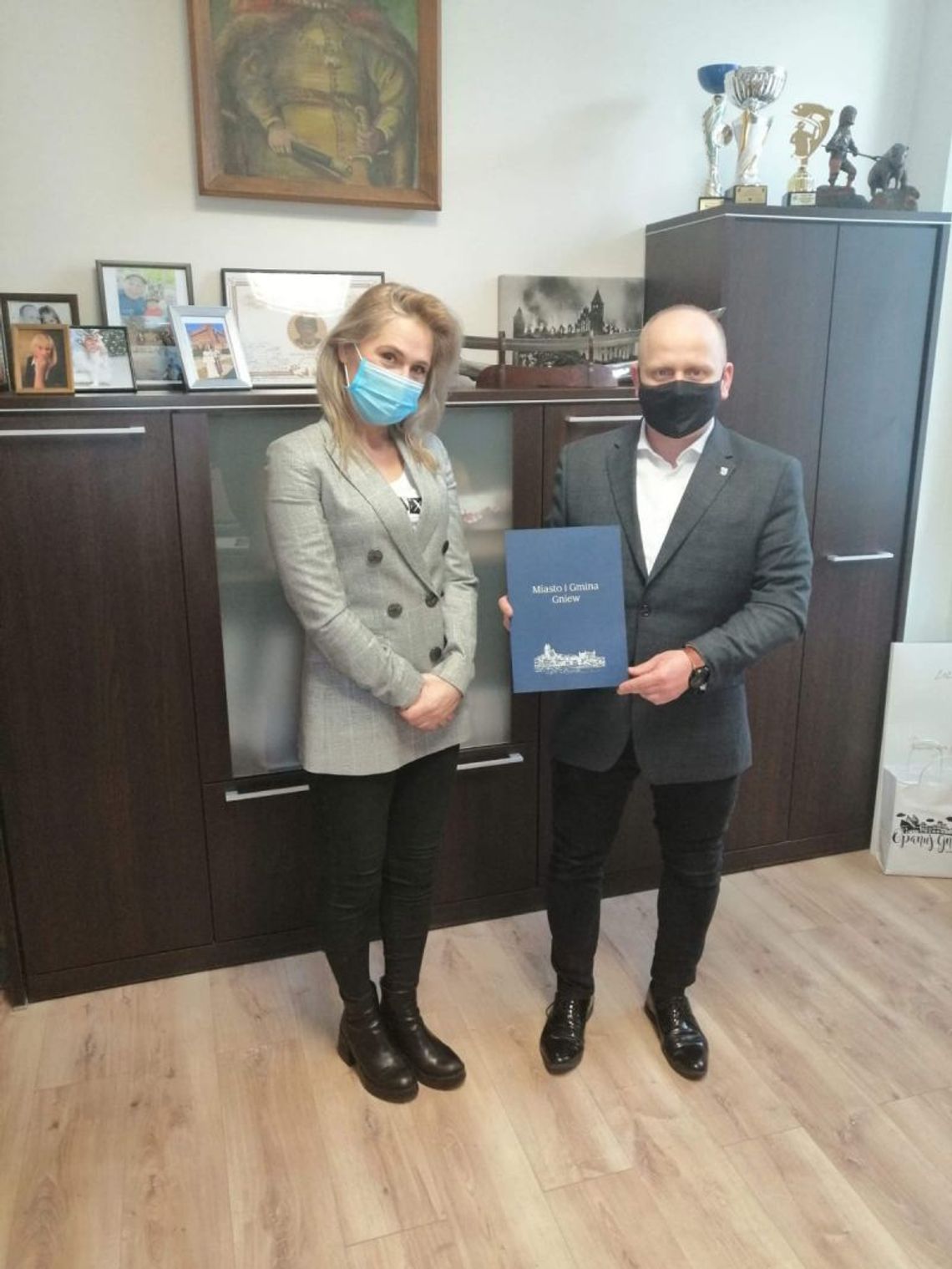 Burmistrz Gniewa podpisał umowę z wykonawcą rozbudowy sieci wodociągowej Rakowiec - Małe Wyręby - Wielkie Wyręby