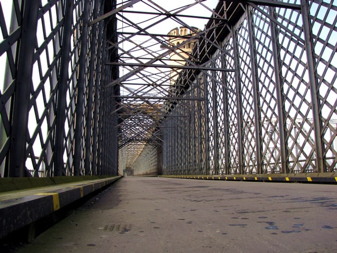 Chciał skoczyć z mostu tczewskiego... Chciał skoczyć z mostu tczewskiego...