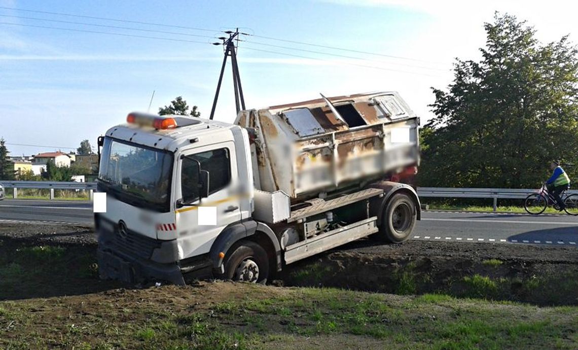 Ciężarówka zatrzymała się w rowie na wysokości Górek Ciężarówka zatrzymała się w rowie na wysokości Górek