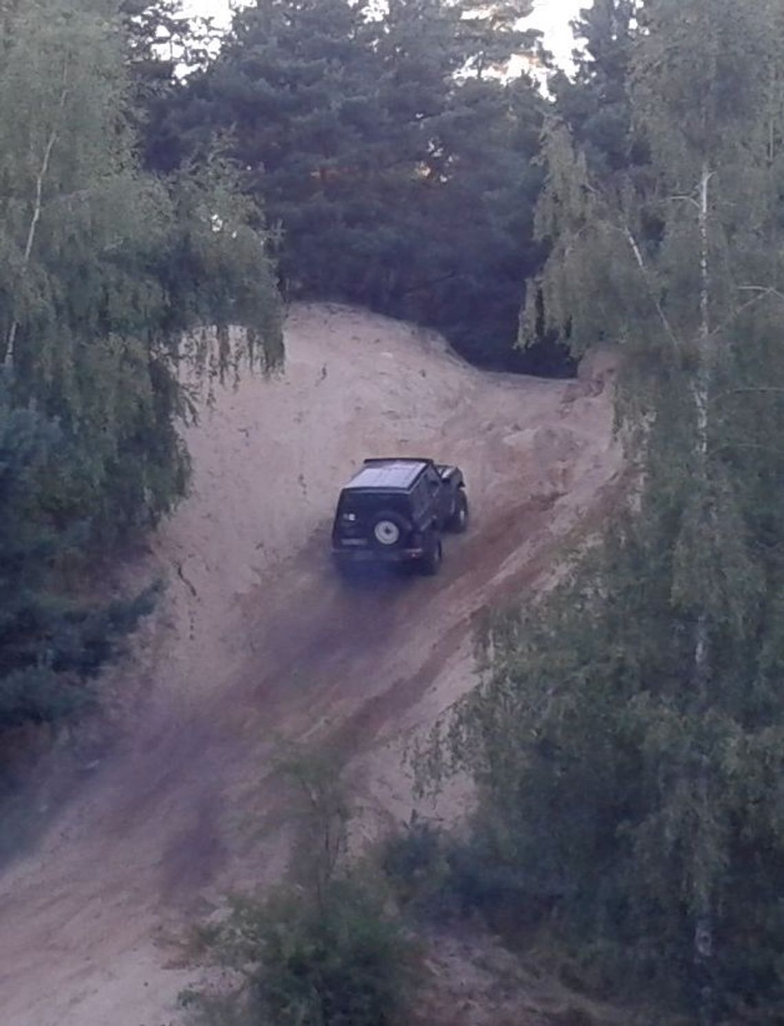 Co na poligonie? Stok narciarski a może... stadnina?