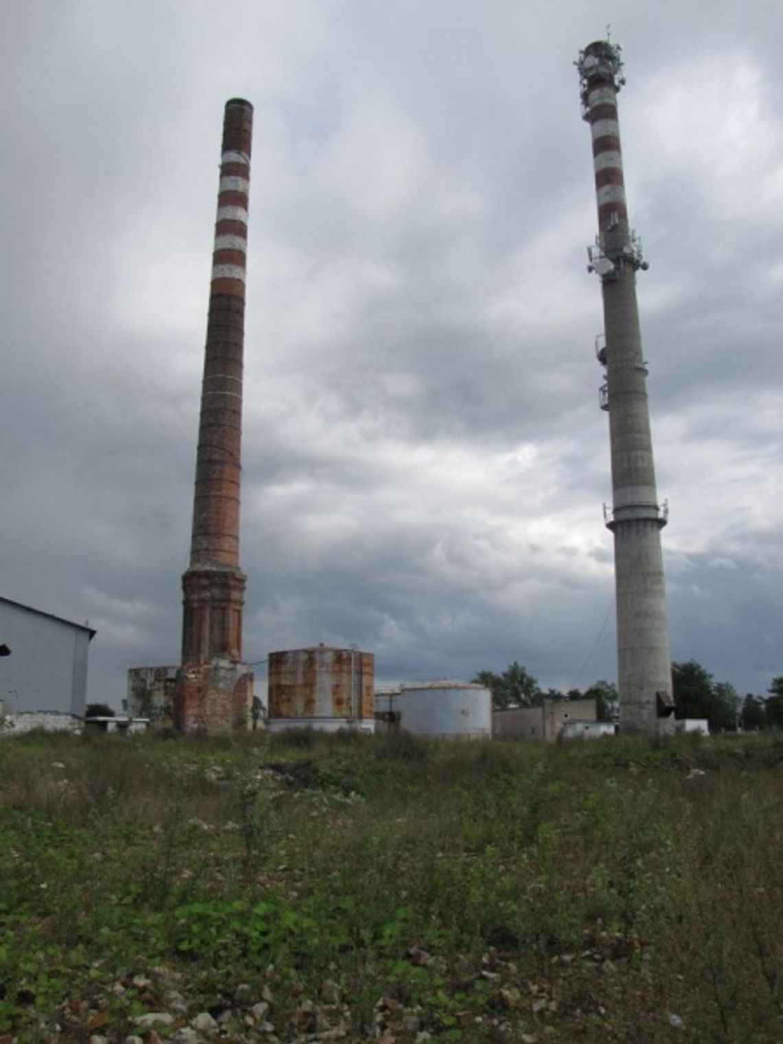 Co po cukrowni, trzy warianty zagospodarowania: pływalnia, hotel, park, boiska i nowe kamienice Co po cukrowni, trzy warianty zagospodarowania: pływalnia, hotel, park, boiska i nowe kamienice