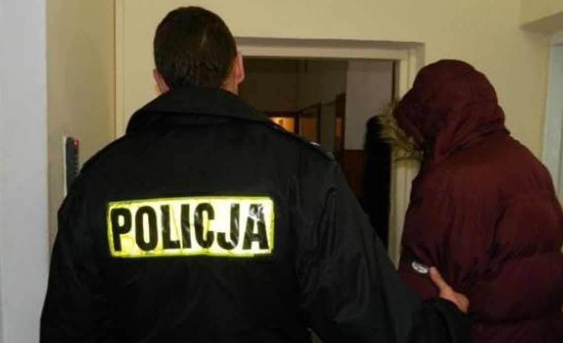 Czekał na autobus a podjechał... radiowóz Czekał na autobus a podjechał... radiowóz