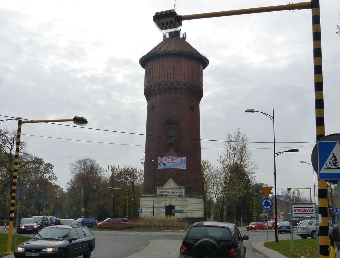 Czy banner na wieży ciśnień wisi wbrew prawu?