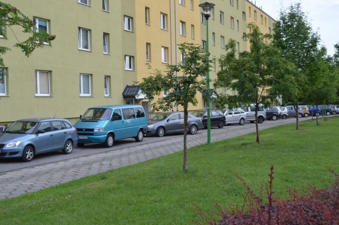 Czy powstanie parking przy ul. Jedności Narodu 9 ?
