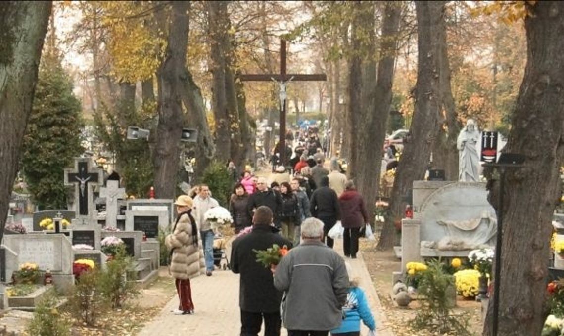 "Dawniej znicz był wyrazem bólu po stracie" A dziś? Komercjalizacja kolejnego święta?