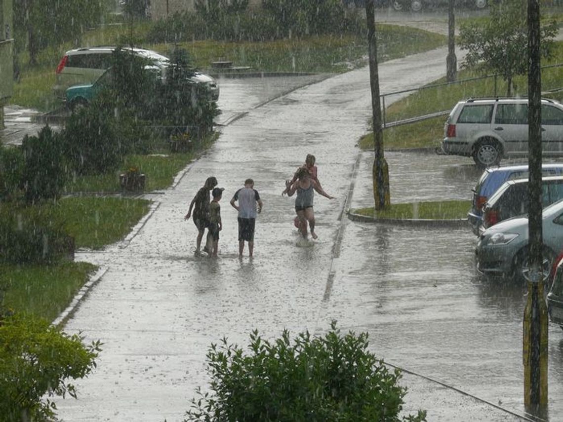Deszcz radości, choć zalał piwnice... Deszcz radości, choć zalał piwnice...