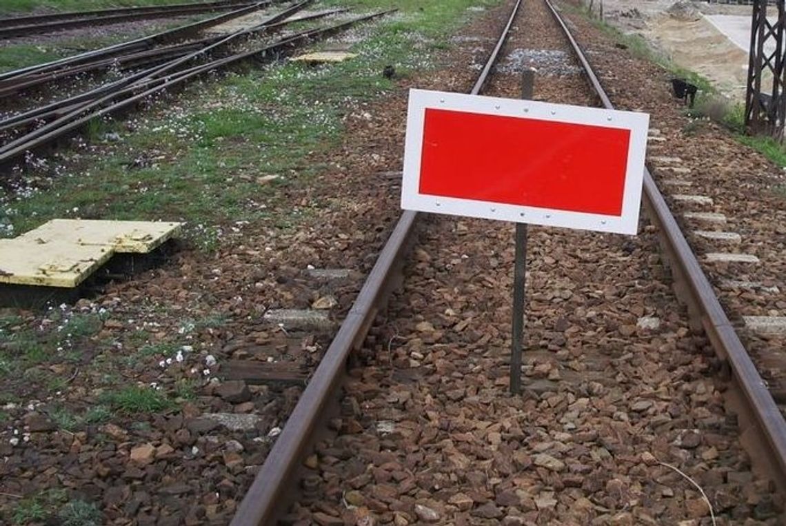 Dlaczego 27-latek wypadł z pociągu? Dlaczego 27-latek wypadł z pociągu?