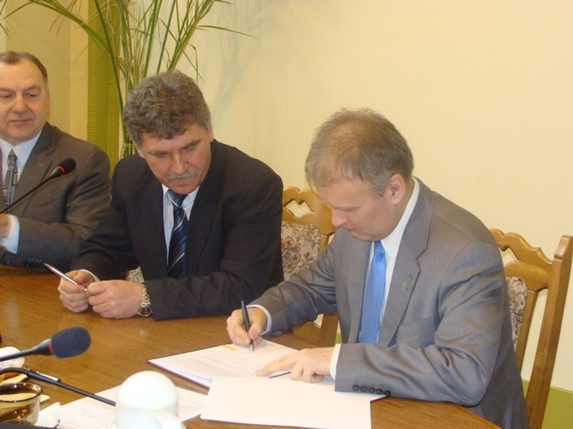 Dofinansowane drogi. Zwiększenie płynności ruchu i bezpieczeństwa Dofinansowane drogi. Zwiększenie płynności ruchu i bezpieczeństwa