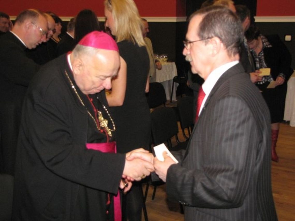 Drogi do Betlejem. Świąteczne spotkania opłatkowe Drogi do Betlejem. Świąteczne spotkania opłatkowe