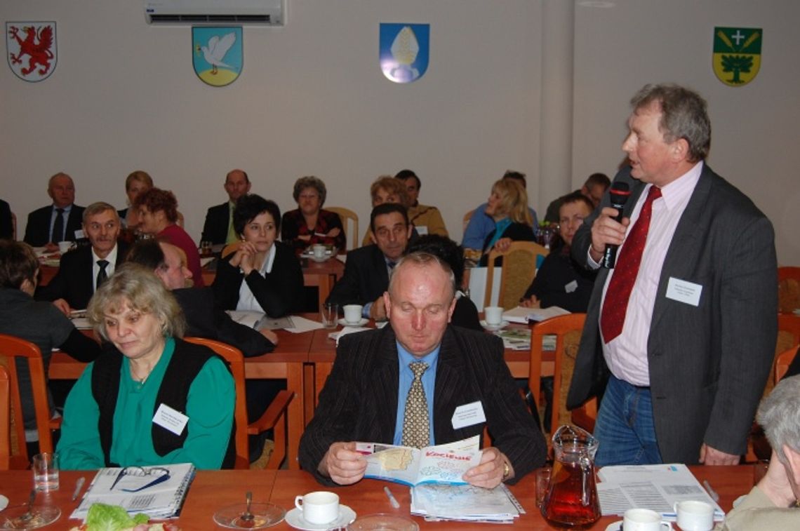 Drogi, przepusty wodne i... śmieci. 57 sołtysów spotkało się ze starostą tczewskim