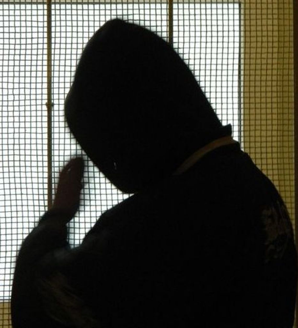 Dusił nauczycielkę. Poszkodowana trafiła do szpitala Dusił nauczycielkę. Poszkodowana trafiła do szpitala