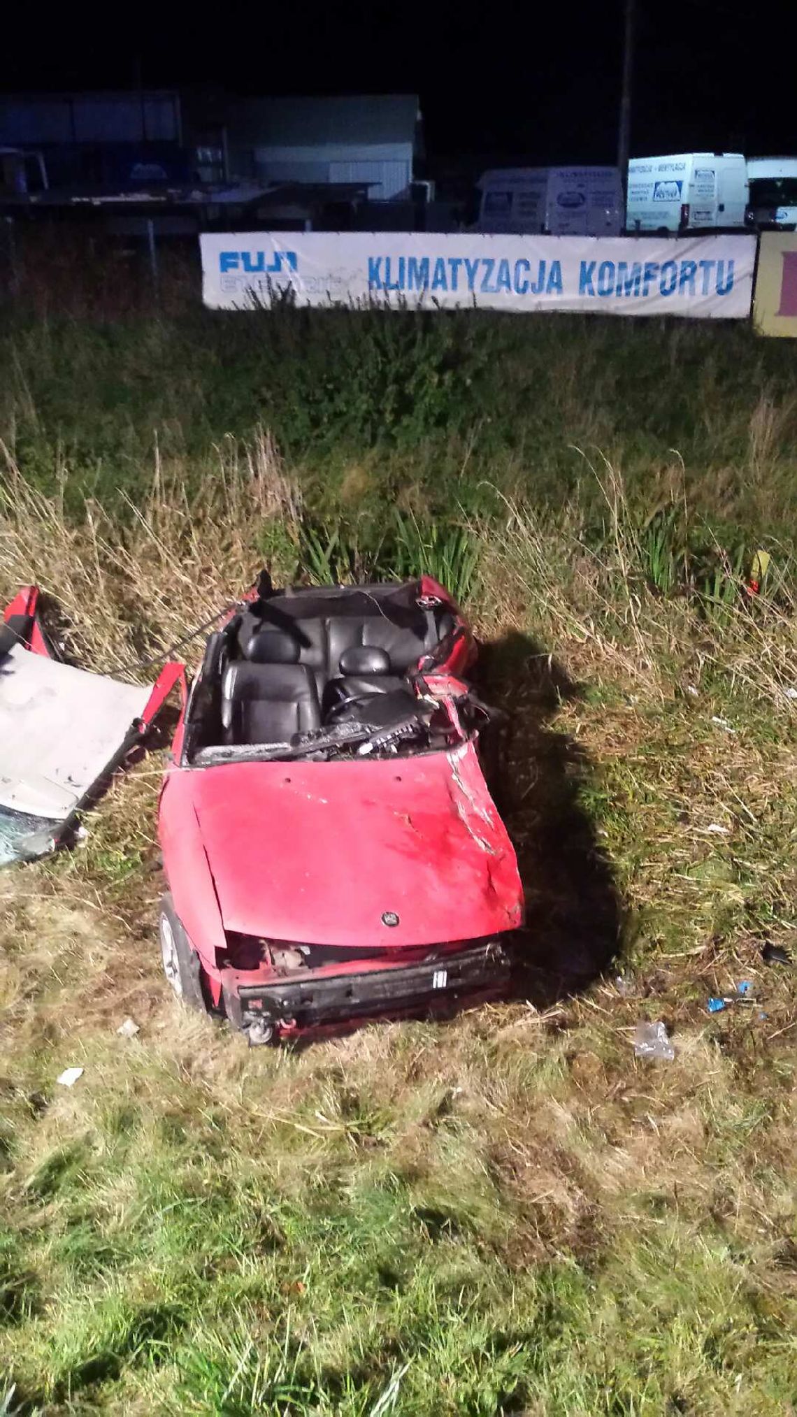 Dwa auta zmiażdżone na „jedynce”. Kierowcę zabrał śmigłowiec Dwa auta zmiażdżone na „jedynce”. Kierowcę zabrał śmigłowiec