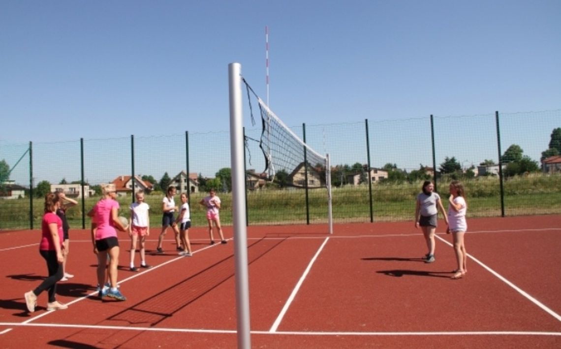 Dwa nowe boiska oddane do dyspozycji mieszkańców os. Staszica Dwa nowe boiska oddane do dyspozycji mieszkańców os. Staszica