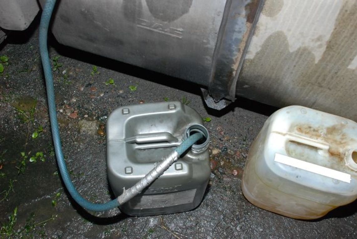 Dwóch braci ukradło 80 litrów paliwa Dwóch braci ukradło 80 litrów paliwa