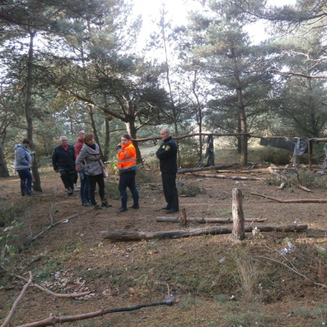 Dzikie koczowisko i alkoholowe libacje na byłych terenach jednostki Dzikie koczowisko i alkoholowe libacje na byłych terenach jednostki