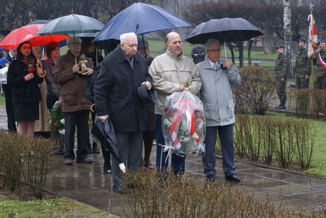 Dzisiaj Dzień Pamięci Ofiar Zbrodni Katyńskiej Dzisiaj Dzień Pamięci Ofiar Zbrodni Katyńskiej
